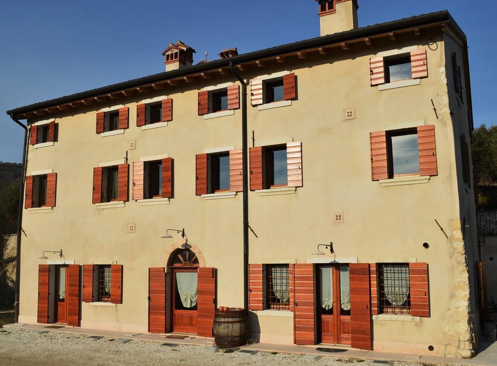 Agriturismo Borgo Valfredda Villa Mezzane di Sotto Eksteriør billede